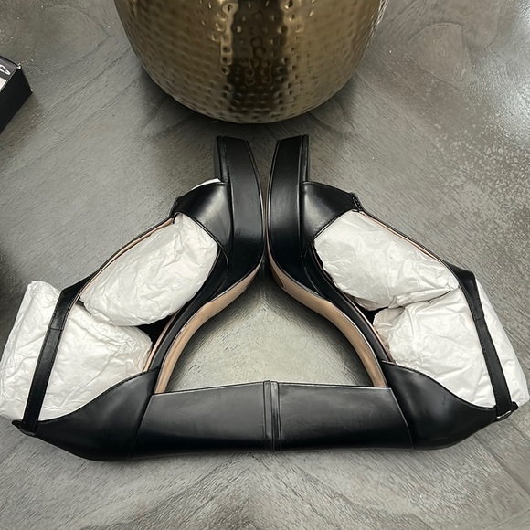 27 EDIT Naturalizer Jae Leather T-Strap Platform Dress Sandals (Wide) - Picture 7 of 11